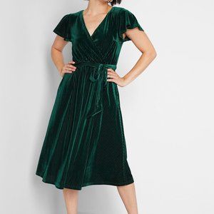 ModCloth Green Velvet Vixen Midi Dress